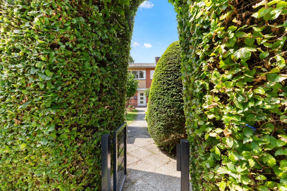Immobilienangebot - Hamburg / Meiendorf - Alle - WARTELISTE! Reihenhaus mit grünem, liebevoll angelegtem Westgarten und viel Platz zum Wohlfühlen