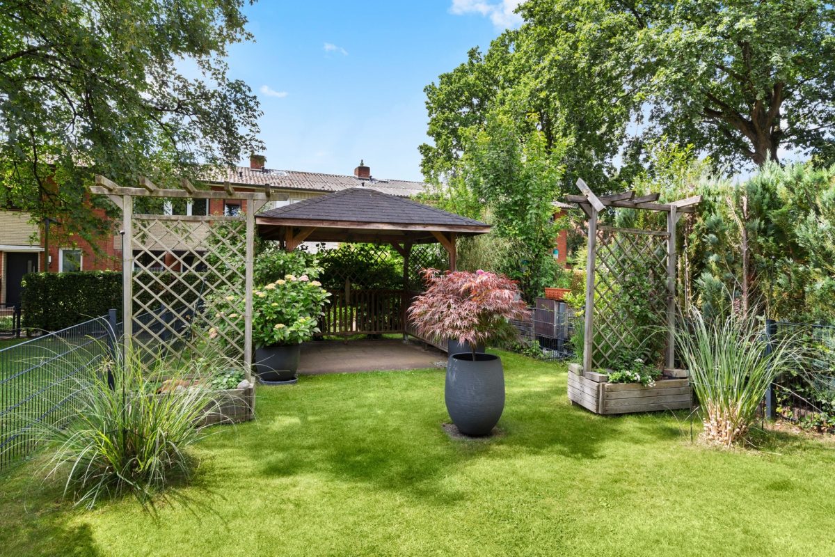 Immobilienangebot - Hamburg / Meiendorf - Alle - WARTELISTE! Reihenhaus mit grünem, liebevoll angelegtem Westgarten und viel Platz zum Wohlfühlen