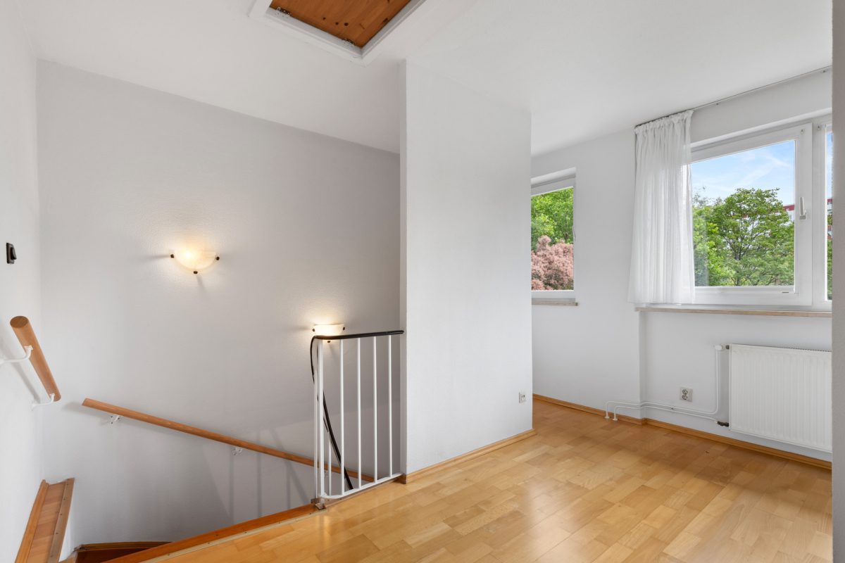 Immobilienangebot - Hamburg / Meiendorf - Alle - WARTELISTE! Reihenhaus mit grünem, liebevoll angelegtem Westgarten und viel Platz zum Wohlfühlen