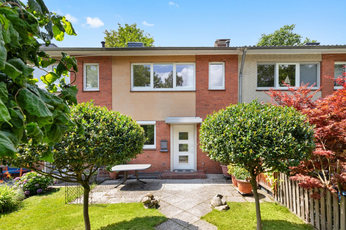 Immobilienangebot - Hamburg / Meiendorf - Alle - WARTELISTE! Reihenhaus mit grünem, liebevoll angelegtem Westgarten und viel Platz zum Wohlfühlen
