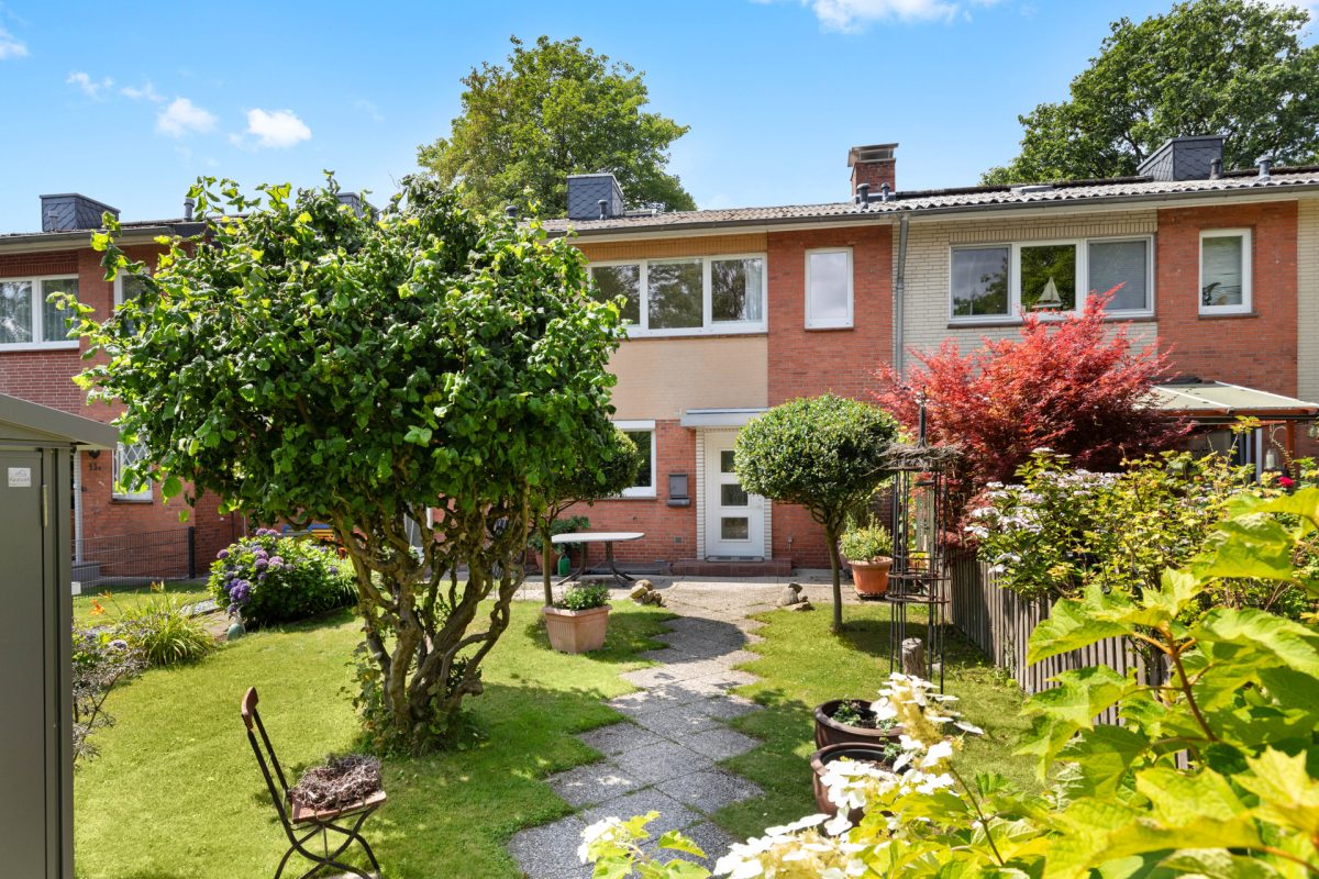 Immobilienangebot - Hamburg / Meiendorf - Alle - WARTELISTE! Reihenhaus mit grünem, liebevoll angelegtem Westgarten und viel Platz zum Wohlfühlen