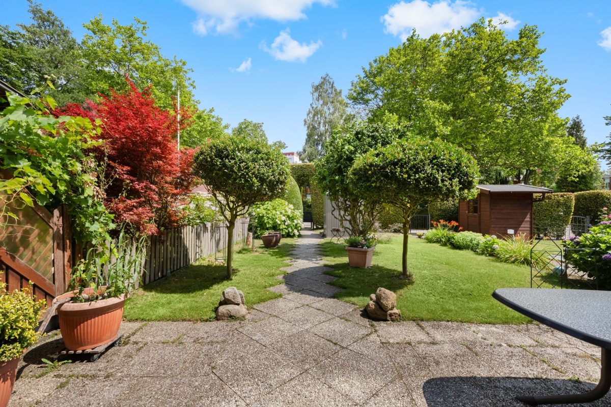 Immobilienangebot - Hamburg / Meiendorf - Alle - WARTELISTE! Reihenhaus mit grünem, liebevoll angelegtem Westgarten und viel Platz zum Wohlfühlen