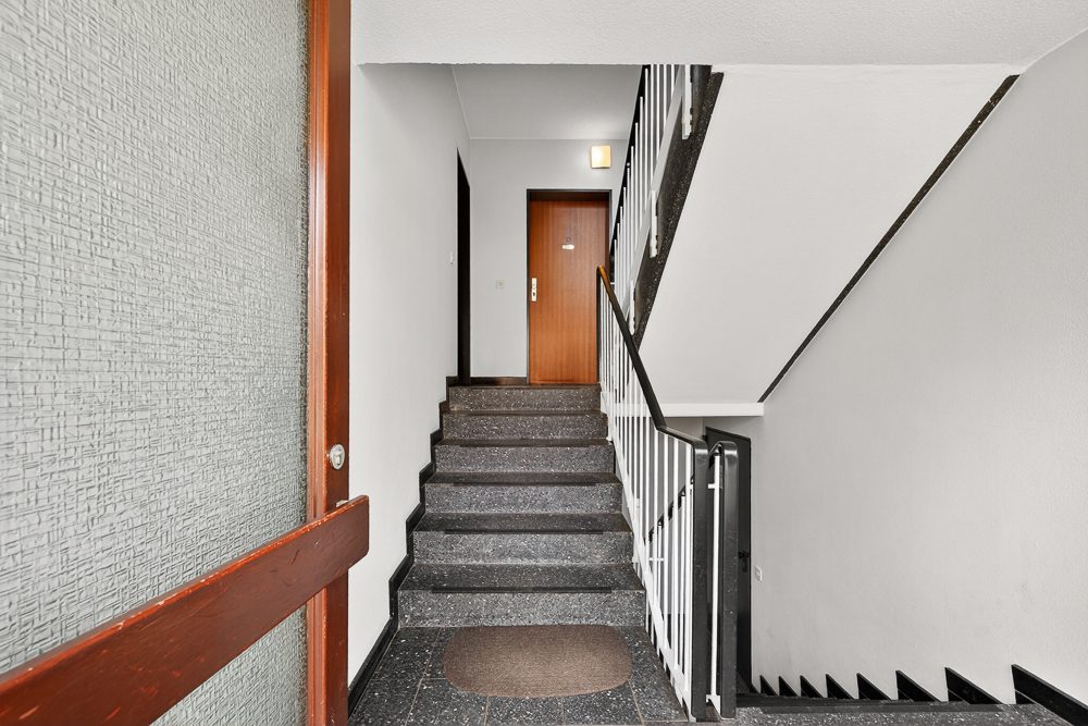 Immobilienangebot - Rellingen - Alle - Raum für eigene Ideen: schön geschnittene Wohnung mit 2,5 Zimmern, Balkon und PKW-Stellplatz