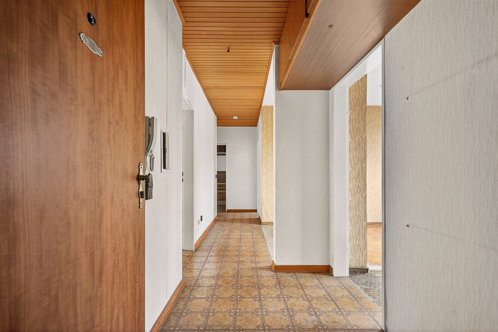 Immobilienangebot - Rellingen - Alle - Raum für eigene Ideen: schön geschnittene Wohnung mit 2,5 Zimmern, Balkon und PKW-Stellplatz