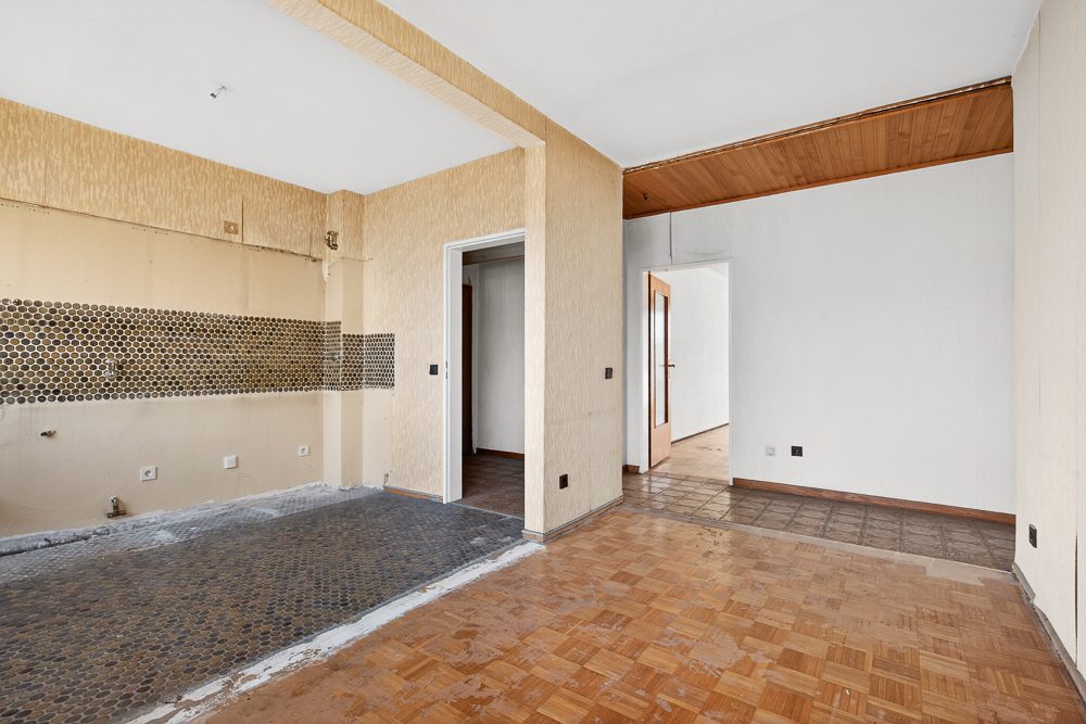 Immobilienangebot - Rellingen - Alle - Raum für eigene Ideen: schön geschnittene Wohnung mit 2,5 Zimmern, Balkon und PKW-Stellplatz