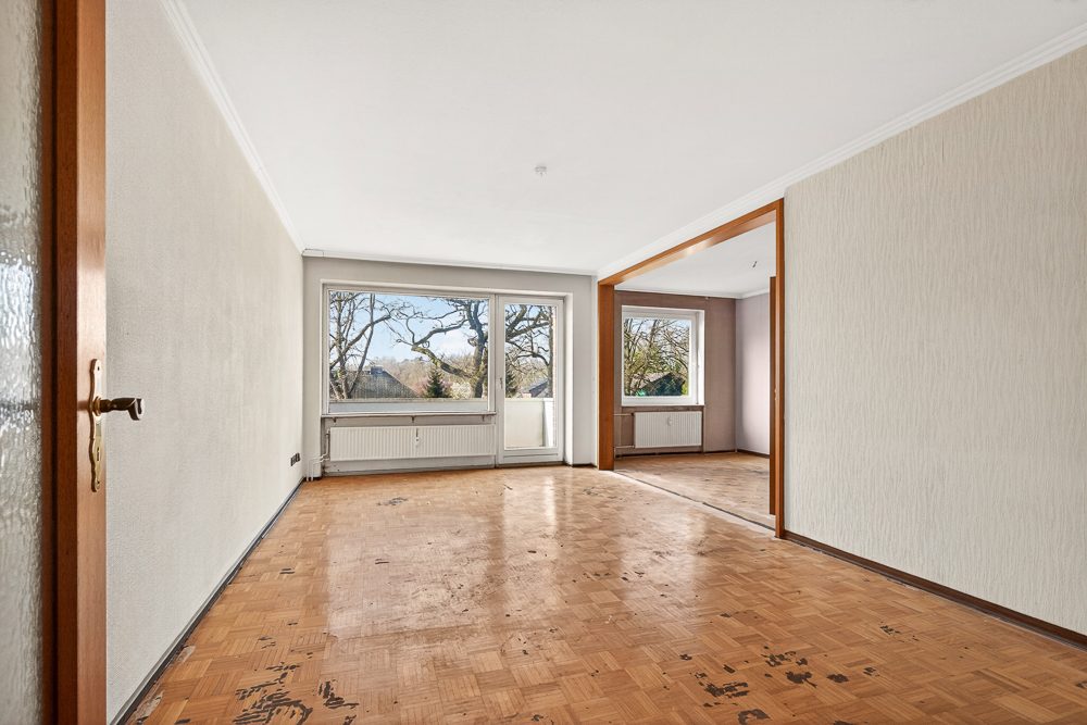 Immobilienangebot - Rellingen - Alle - Raum für eigene Ideen: schön geschnittene Wohnung mit 2,5 Zimmern, Balkon und PKW-Stellplatz