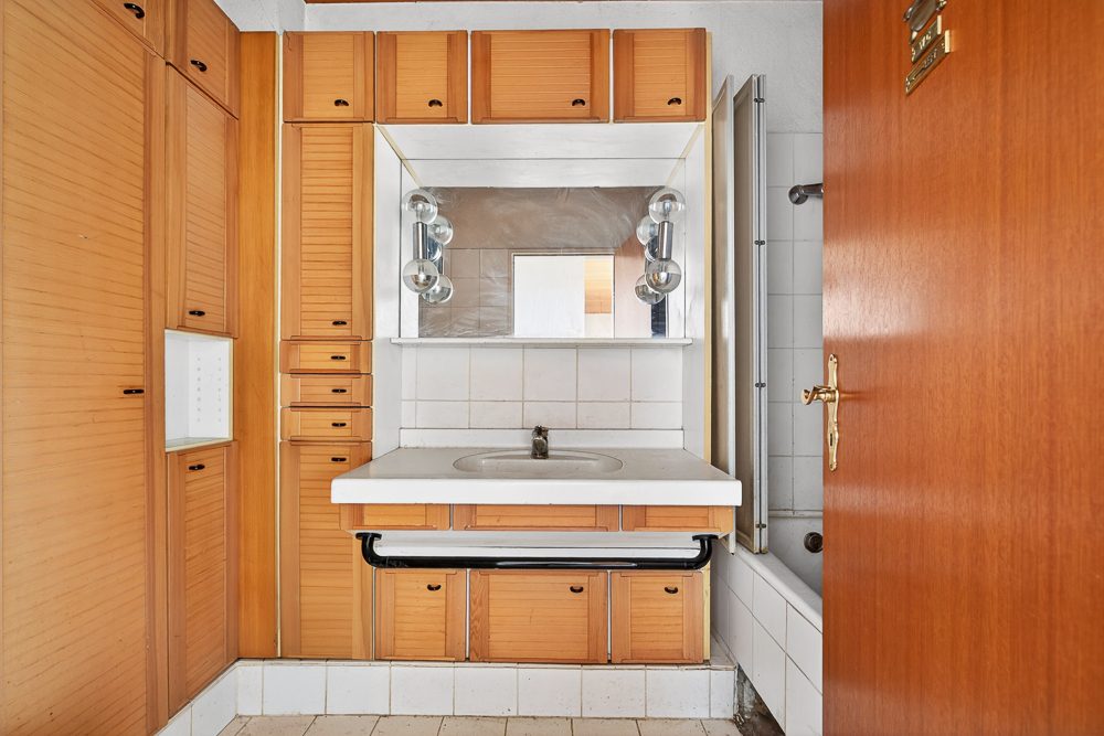 Immobilienangebot - Rellingen - Alle - Raum für eigene Ideen: schön geschnittene Wohnung mit 2,5 Zimmern, Balkon und PKW-Stellplatz