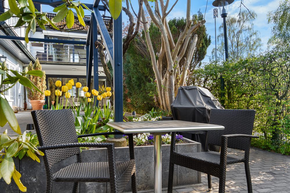 Immobilienangebot - Reinbek - Alle - Zweifamilienhaus mit Einliegerwohnung – modernisiert, renditestark ideal für Eigennutzer und Anleger