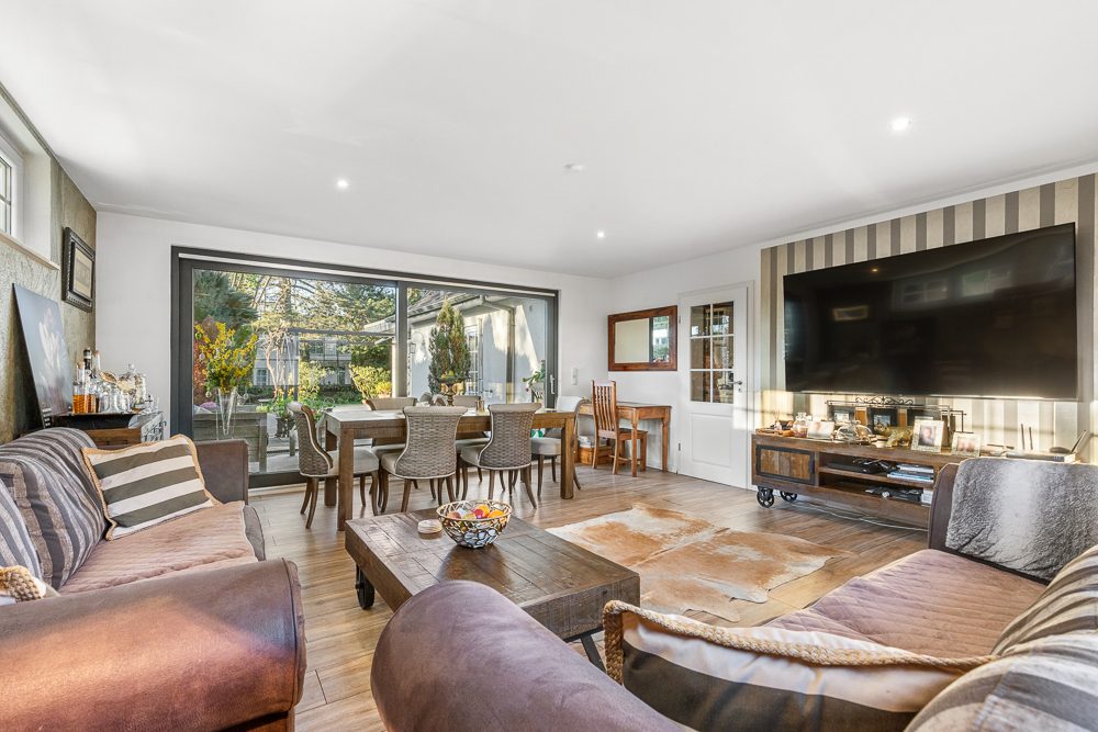 Immobilienangebot - Reinbek - Alle - Zweifamilienhaus mit Einliegerwohnung – modernisiert, renditestark ideal für Eigennutzer und Anleger