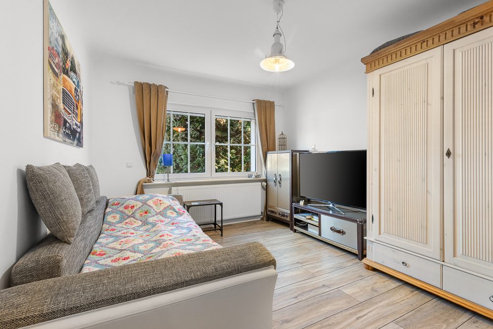 Immobilienangebot - Reinbek - Alle - Zweifamilienhaus mit Einliegerwohnung – modernisiert, renditestark ideal für Eigennutzer und Anleger