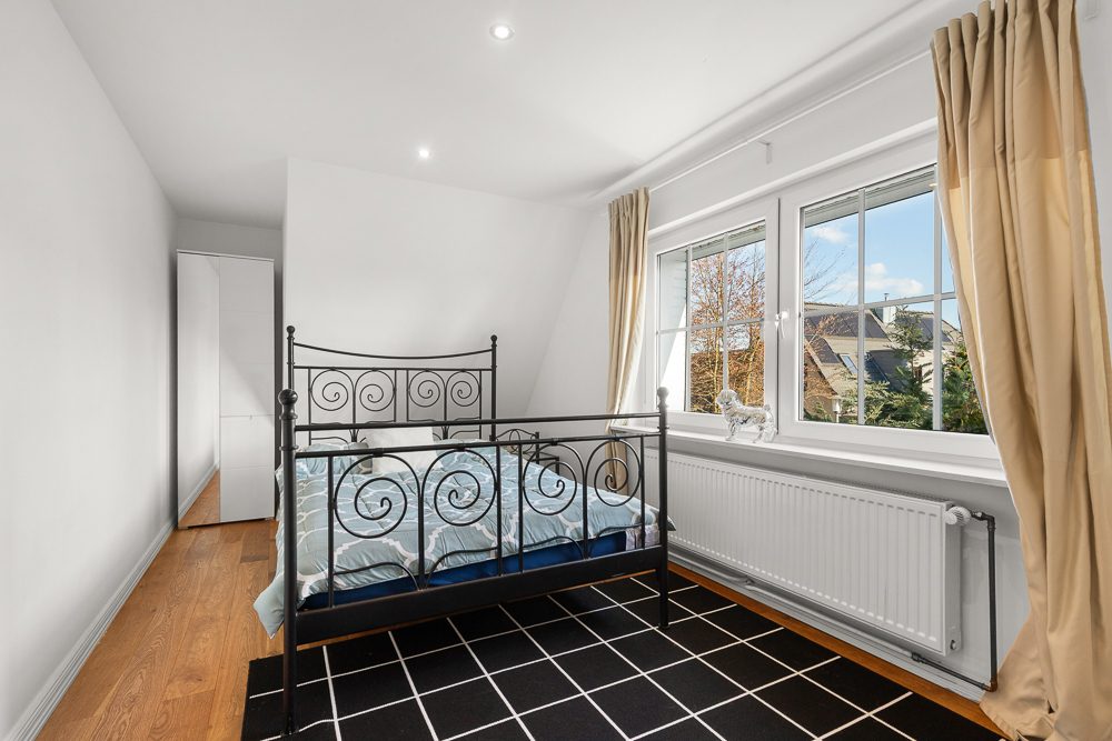 Immobilienangebot - Reinbek - Alle - Zweifamilienhaus mit Einliegerwohnung – modernisiert, renditestark ideal für Eigennutzer und Anleger