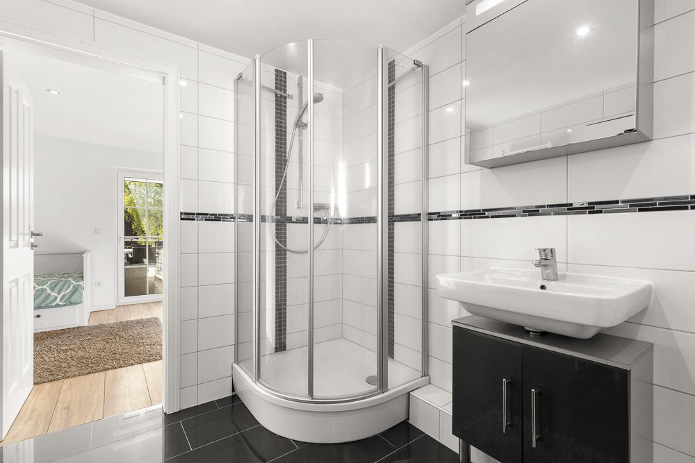 Immobilienangebot - Reinbek - Alle - Zweifamilienhaus mit Einliegerwohnung – modernisiert, renditestark ideal für Eigennutzer und Anleger