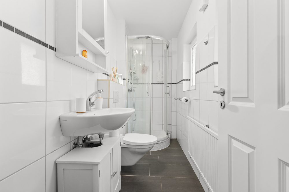Immobilienangebot - Reinbek - Alle - Zweifamilienhaus mit Einliegerwohnung – modernisiert, renditestark ideal für Eigennutzer und Anleger