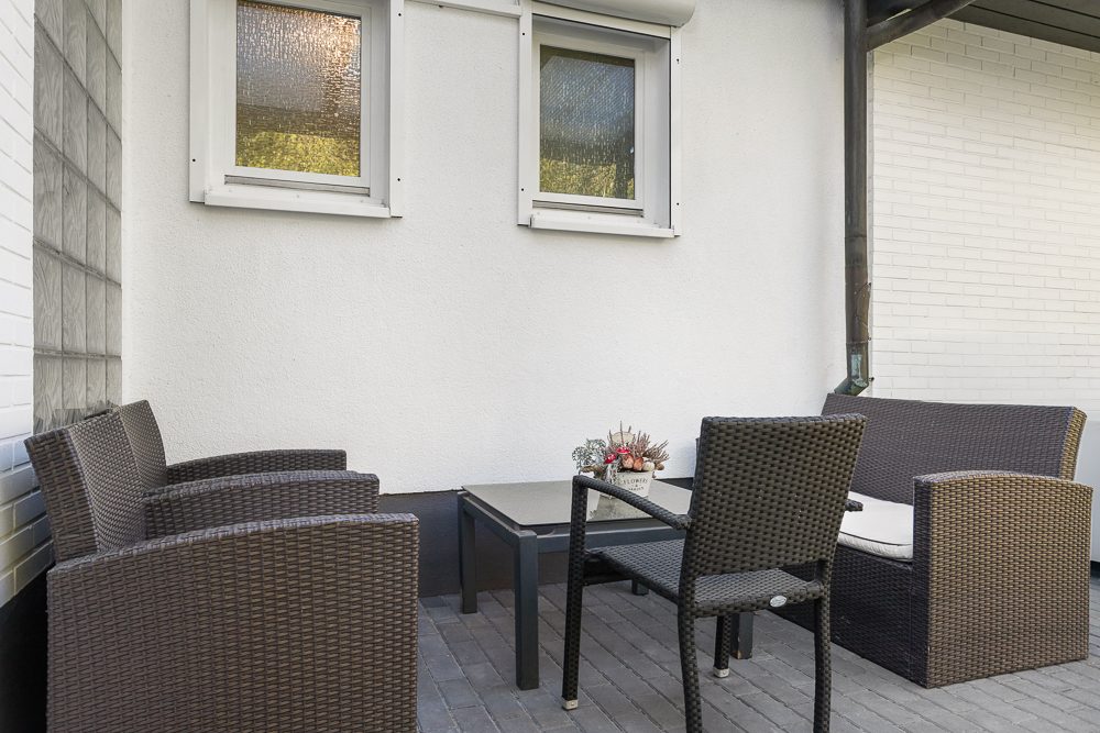 Immobilienangebot - Reinbek - Alle - Zweifamilienhaus mit Einliegerwohnung – modernisiert, renditestark ideal für Eigennutzer und Anleger