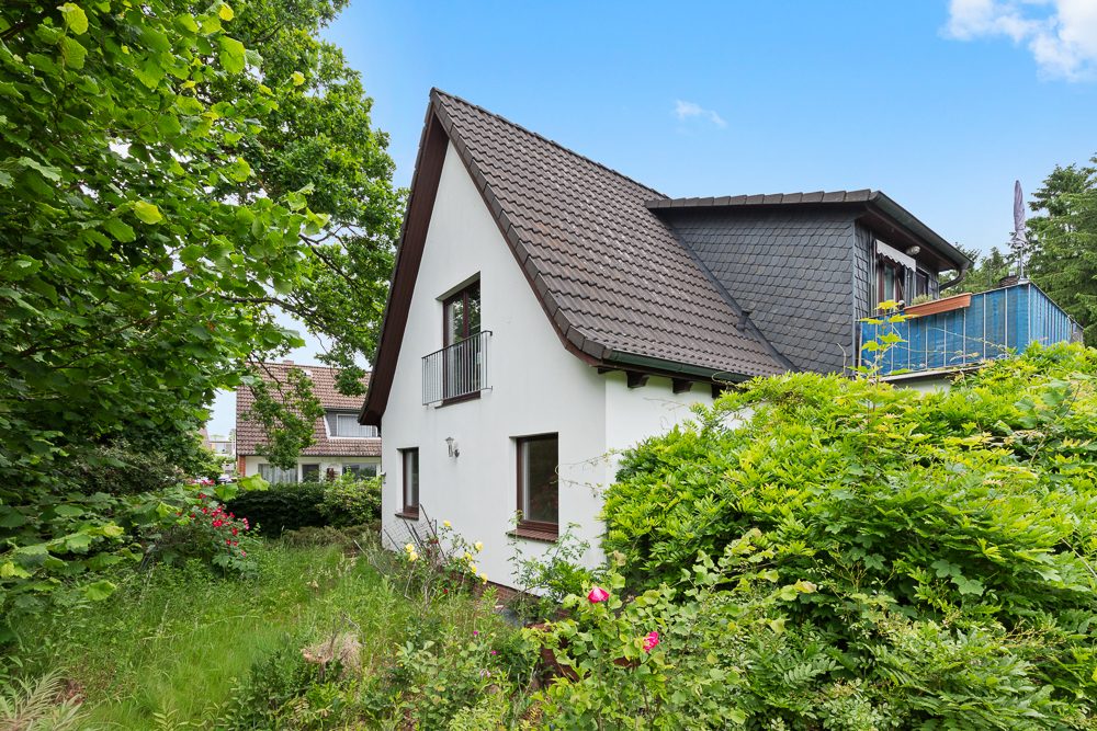Immobilienangebot - Hoisdorf - Alle - Haus mit Einliegerwohnung, herrlichem Grundstück und viel Potential in ruhiger, naturnaher Lage