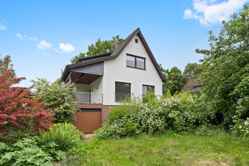 Immobilienangebot - Hoisdorf - Alle - Haus mit Einliegerwohnung, herrlichem Grundstück und viel Potential in ruhiger, naturnaher Lage
