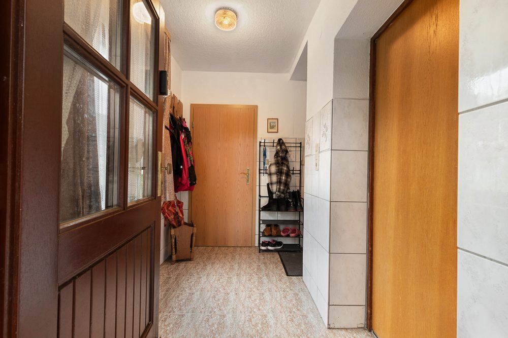 Immobilienangebot - Hoisdorf - Alle - Haus mit Einliegerwohnung, herrlichem Grundstück und viel Potential in ruhiger, naturnaher Lage