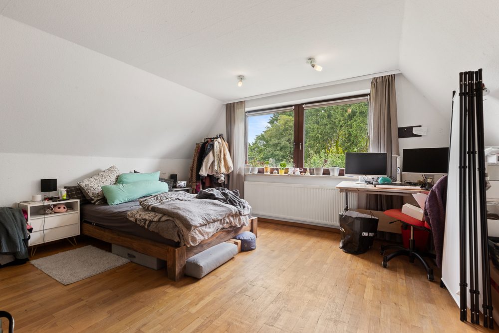 Immobilienangebot - Hoisdorf - Alle - Haus mit Einliegerwohnung, herrlichem Grundstück und viel Potential in ruhiger, naturnaher Lage
