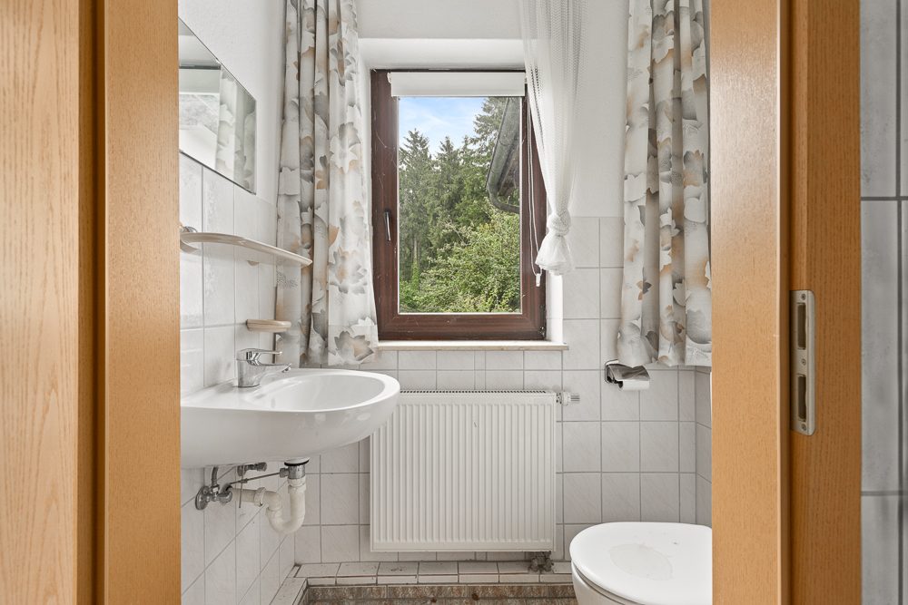 Immobilienangebot - Hoisdorf - Alle - Haus mit Einliegerwohnung, herrlichem Grundstück und viel Potential in ruhiger, naturnaher Lage