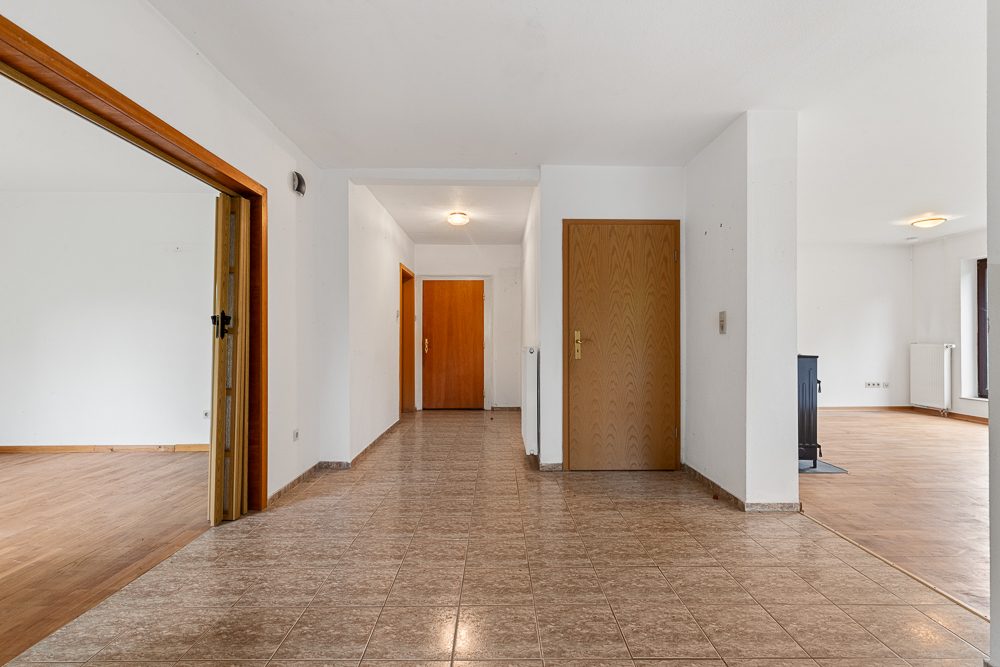 Immobilienangebot - Hoisdorf - Alle - Haus mit Einliegerwohnung, herrlichem Grundstück und viel Potential in ruhiger, naturnaher Lage