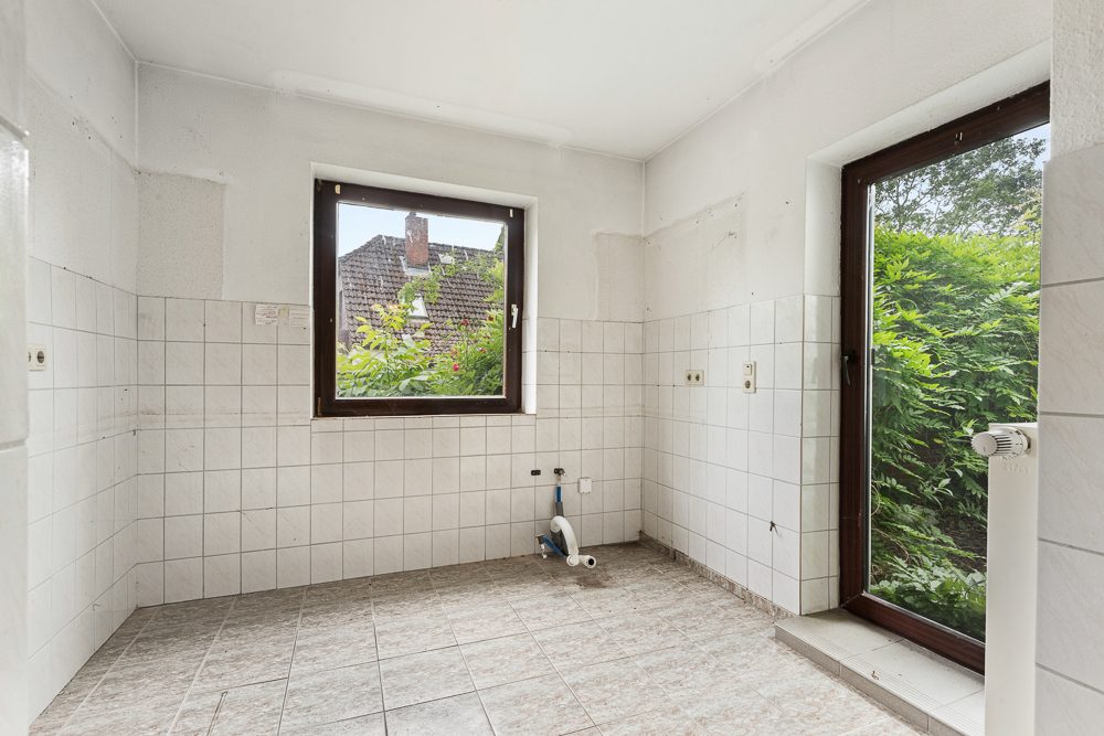 Immobilienangebot - Hoisdorf - Alle - Haus mit Einliegerwohnung, herrlichem Grundstück und viel Potential in ruhiger, naturnaher Lage