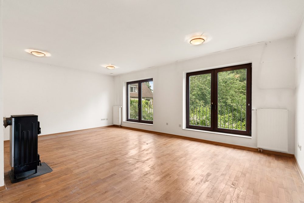 Immobilienangebot - Hoisdorf - Alle - Haus mit Einliegerwohnung, herrlichem Grundstück und viel Potential in ruhiger, naturnaher Lage