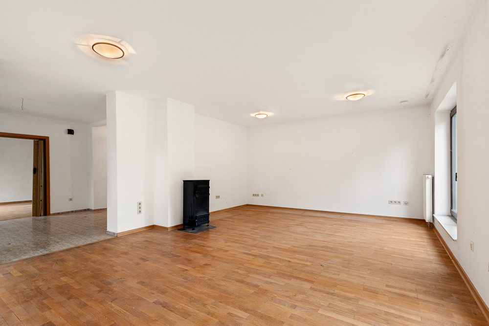 Immobilienangebot - Hoisdorf - Alle - Haus mit Einliegerwohnung, herrlichem Grundstück und viel Potential in ruhiger, naturnaher Lage