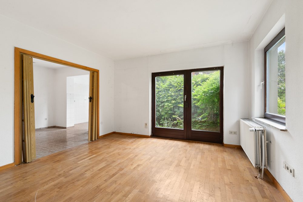 Immobilienangebot - Hoisdorf - Alle - Haus mit Einliegerwohnung, herrlichem Grundstück und viel Potential in ruhiger, naturnaher Lage