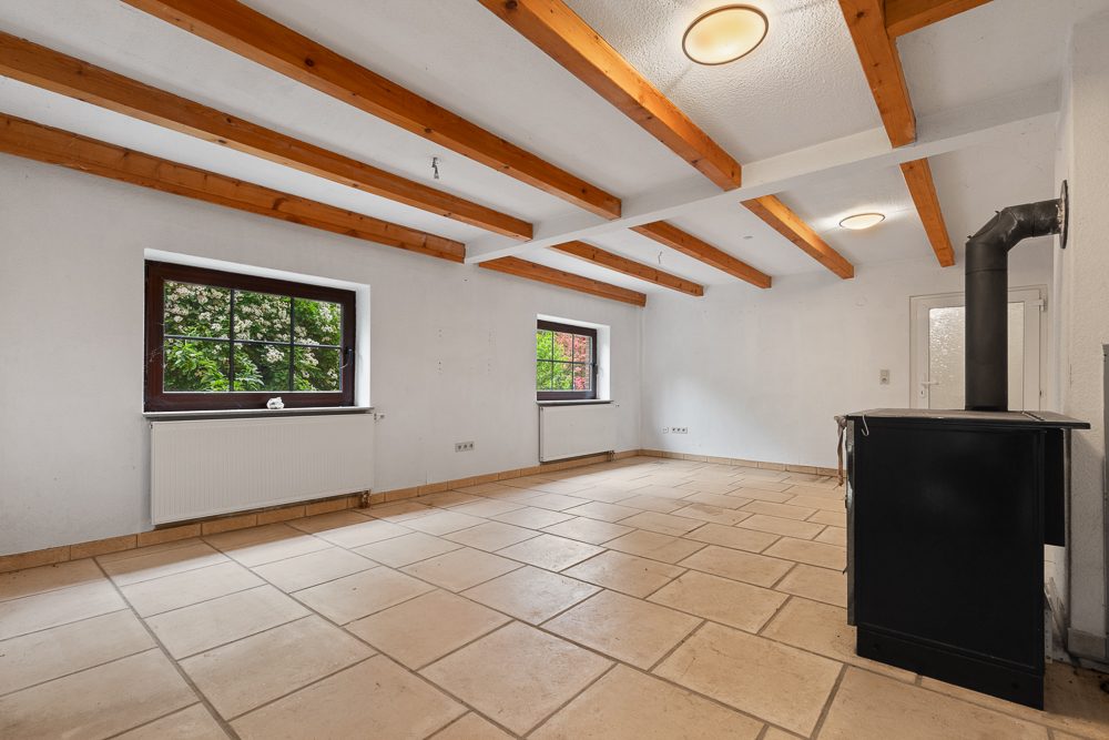 Immobilienangebot - Hoisdorf - Alle - Haus mit Einliegerwohnung, herrlichem Grundstück und viel Potential in ruhiger, naturnaher Lage