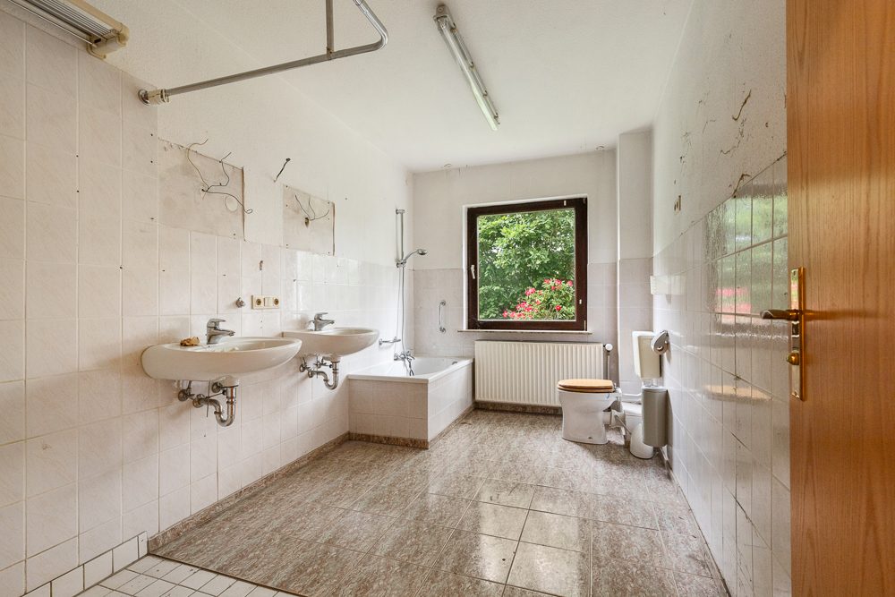 Immobilienangebot - Hoisdorf - Alle - Haus mit Einliegerwohnung, herrlichem Grundstück und viel Potential in ruhiger, naturnaher Lage