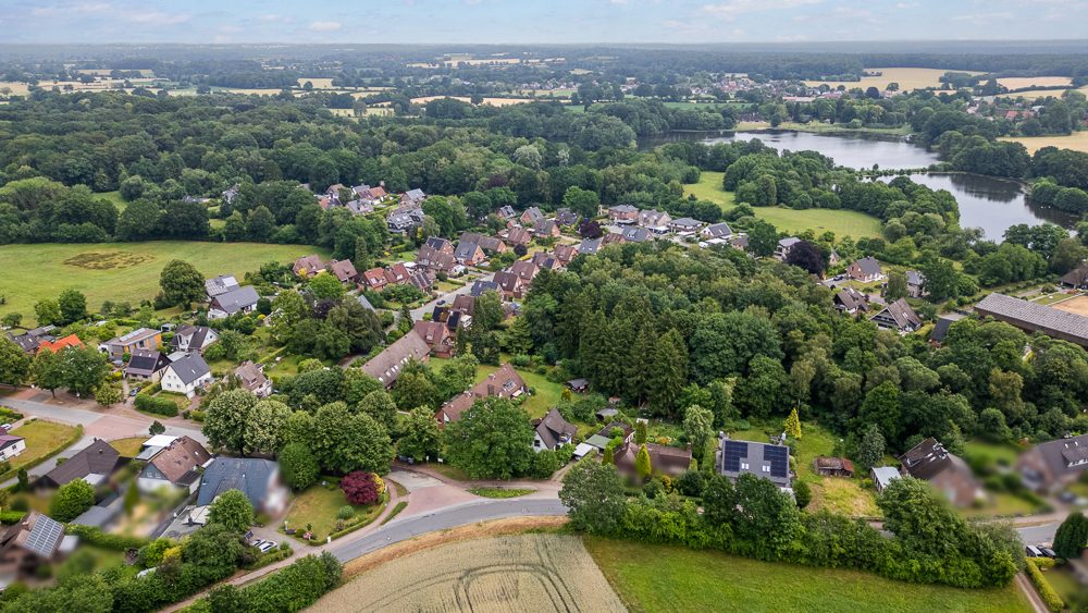 Immobilienangebot - Hoisdorf - Alle - Haus mit Einliegerwohnung, herrlichem Grundstück und viel Potential in ruhiger, naturnaher Lage