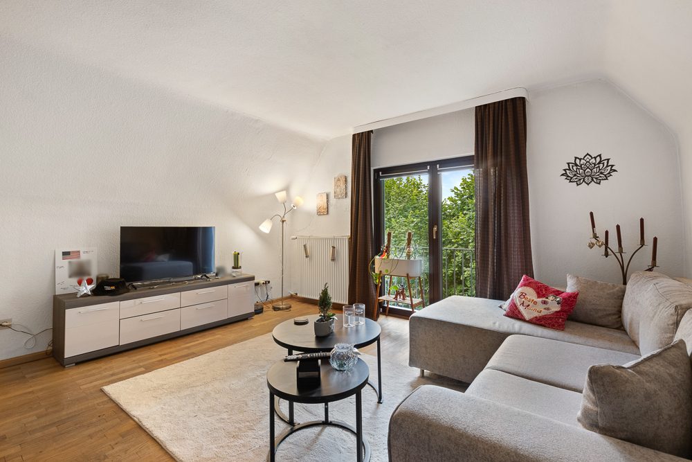 Immobilienangebot - Hoisdorf - Alle - Haus mit Einliegerwohnung, herrlichem Grundstück und viel Potential in ruhiger, naturnaher Lage