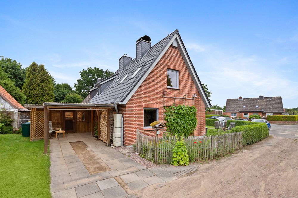 Immobilienangebot - Trittau - Alle - Doppelhaushälfte mit Carport, Energieklasse B!
Wohnfl. ca. 59 m² + ca. 39 m² wohnlich ausgebautes DG