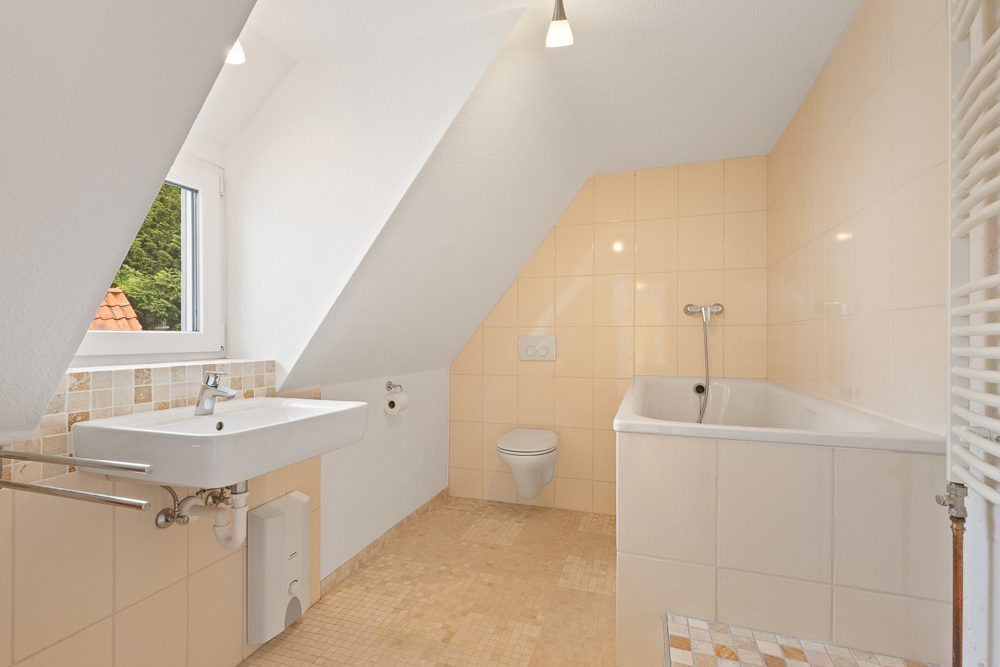 Immobilienangebot - Trittau - Alle - Doppelhaushälfte mit Carport, Energieklasse B!
Wohnfl. ca. 59 m² + ca. 39 m² wohnlich ausgebautes DG