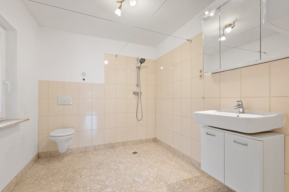 Immobilienangebot - Trittau - Alle - Doppelhaushälfte mit Carport, Energieklasse B!
Wohnfl. ca. 59 m² + ca. 39 m² wohnlich ausgebautes DG