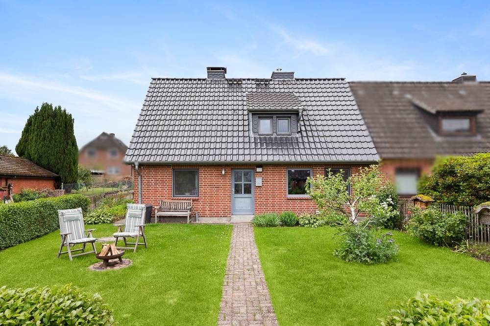 Immobilienangebot - Trittau - Alle - Doppelhaushälfte mit Carport, Energieklasse B!
Wohnfl. ca. 59 m² + ca. 39 m² wohnlich ausgebautes DG