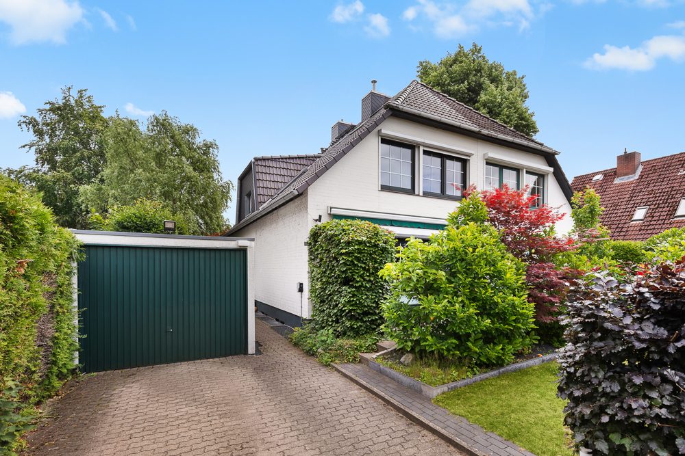 Immobilienangebot - Hamburg / Rahlstedt - Alle - Modernisierte Doppelhaushälfte mit Kamin und Wallbox in ruhiger Wohnlage von Oldenfelde / Rahlstedt