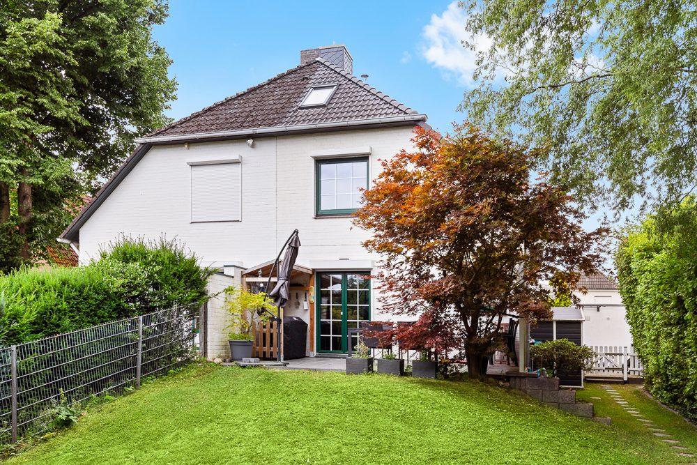 Immobilienangebot - Hamburg / Rahlstedt - Alle - Modernisierte Doppelhaushälfte mit Kamin und Wallbox in ruhiger Wohnlage von Oldenfelde / Rahlstedt
