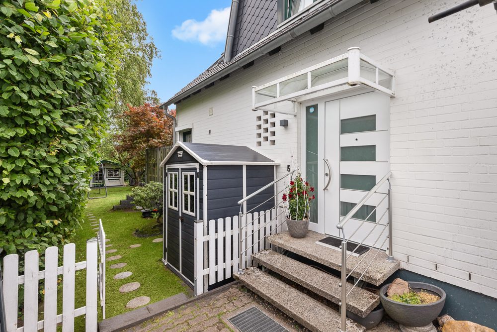 Immobilienangebot - Hamburg / Rahlstedt - Alle - Modernisierte Doppelhaushälfte mit Kamin und Wallbox in ruhiger Wohnlage von Oldenfelde / Rahlstedt