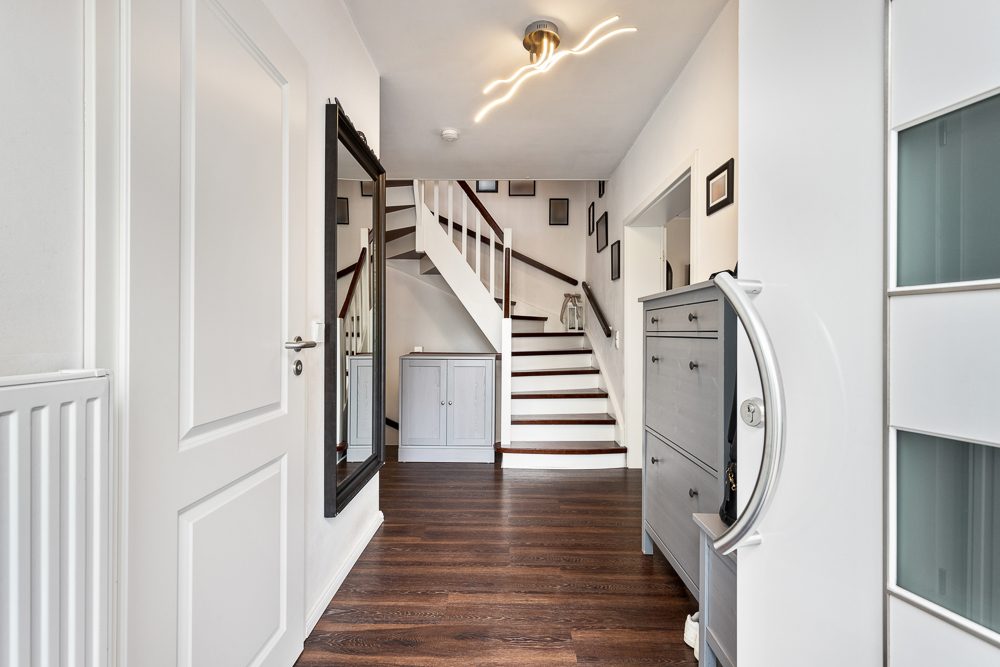 Immobilienangebot - Hamburg / Rahlstedt - Alle - Modernisierte Doppelhaushälfte mit Kamin und Wallbox in ruhiger Wohnlage von Oldenfelde / Rahlstedt