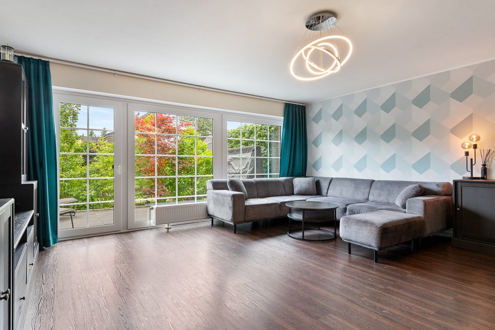 Immobilienangebot - Hamburg / Rahlstedt - Alle - Modernisierte Doppelhaushälfte mit Kamin und Wallbox in ruhiger Wohnlage von Oldenfelde / Rahlstedt