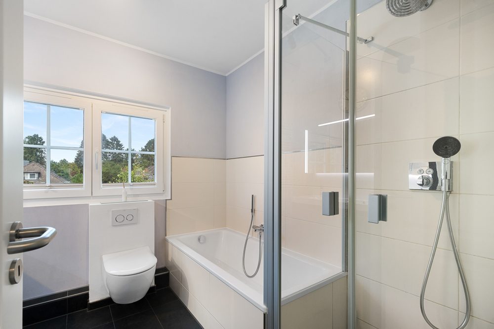 Immobilienangebot - Hamburg / Rahlstedt - Alle - Modernisierte Doppelhaushälfte mit Kamin und Wallbox in ruhiger Wohnlage von Oldenfelde / Rahlstedt