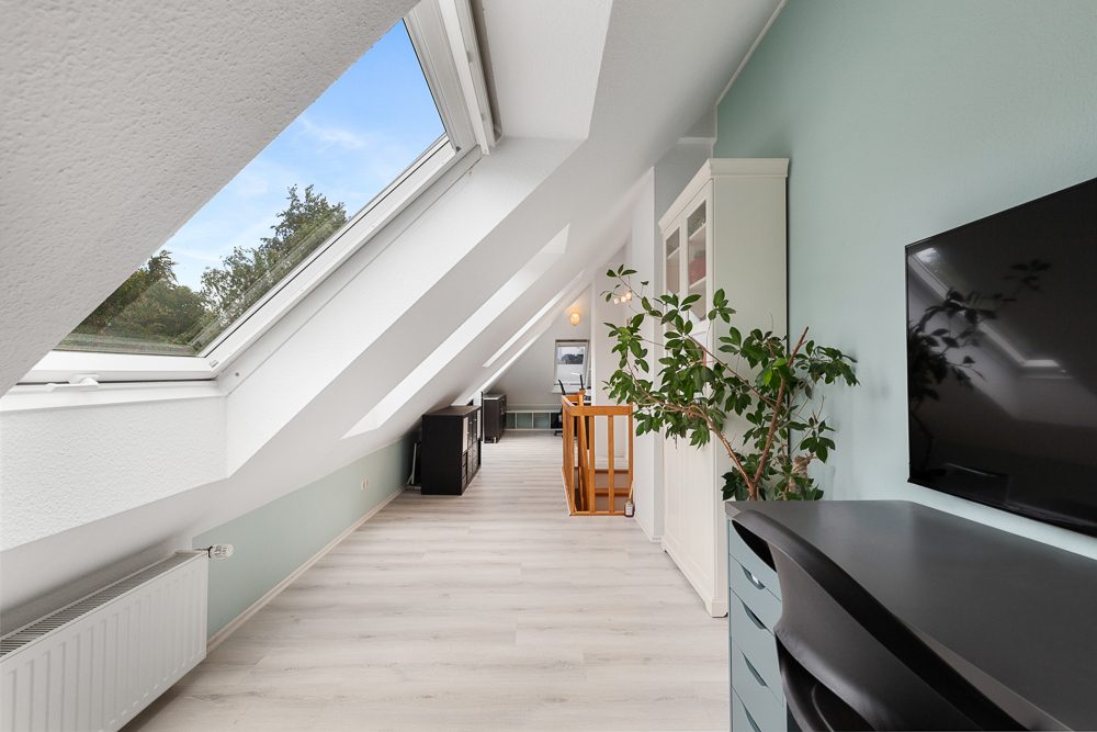 Immobilienangebot - Hamburg / Rahlstedt - Alle - Modernisierte Doppelhaushälfte mit Kamin und Wallbox in ruhiger Wohnlage von Oldenfelde / Rahlstedt