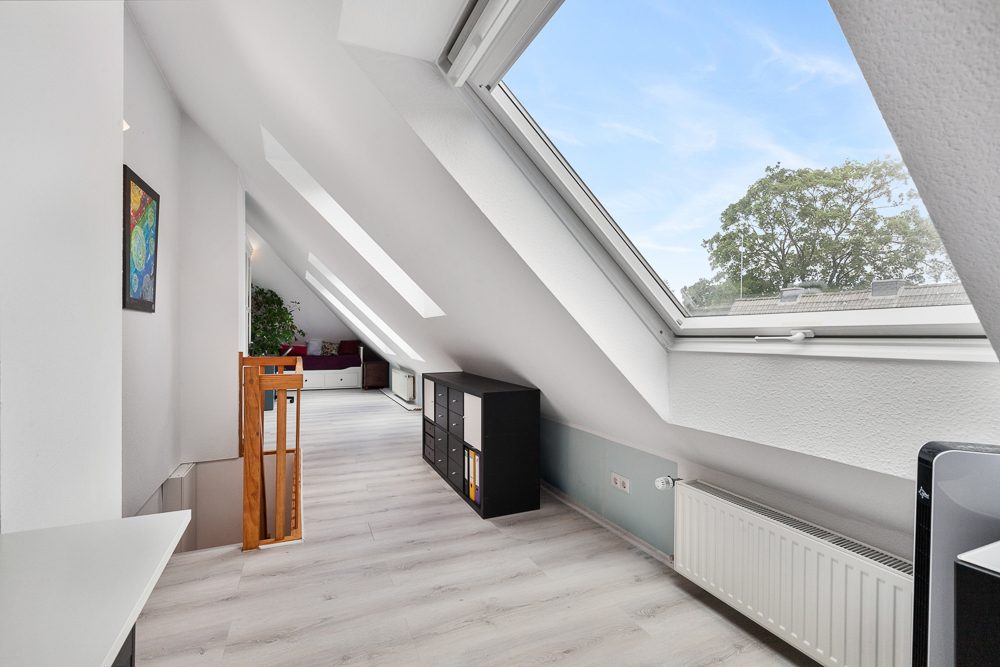 Immobilienangebot - Hamburg / Rahlstedt - Alle - Modernisierte Doppelhaushälfte mit Kamin und Wallbox in ruhiger Wohnlage von Oldenfelde / Rahlstedt