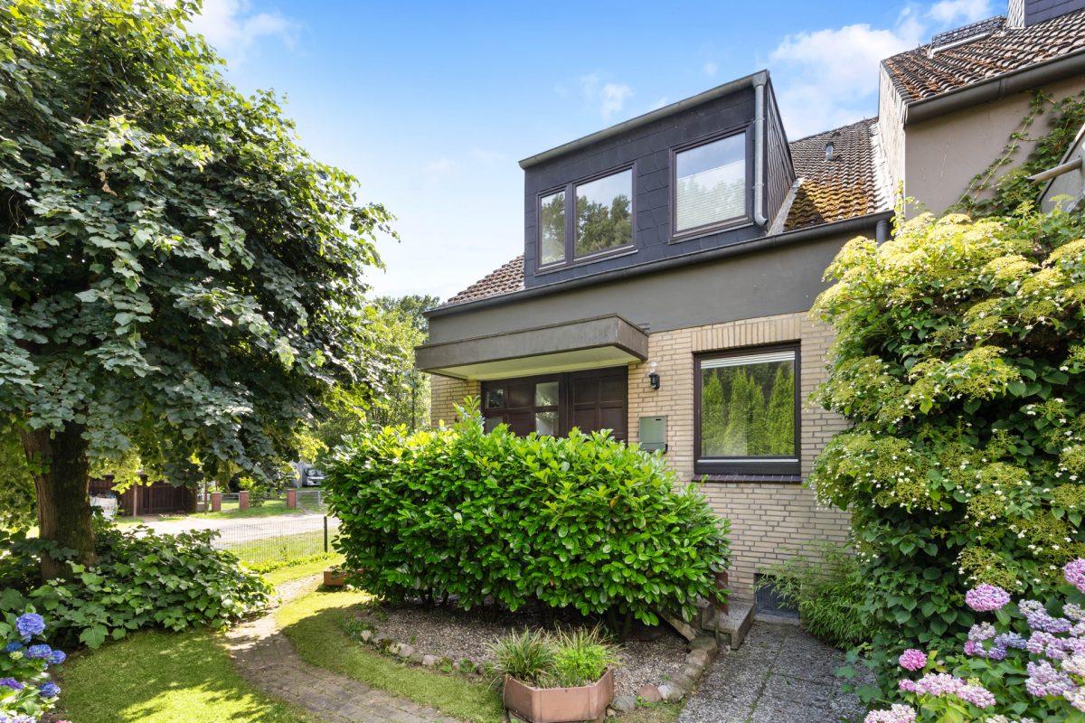 Immobilienangebot - Hamburg / Rahlstedt - Alle - Familienfreundliches Endreihenhaus mit viel Platz und sonniger Terrasse