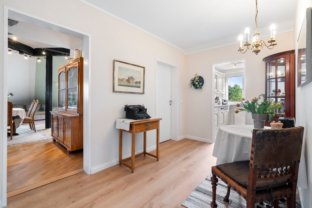 Immobilienangebot - Hamburg / Meiendorf - Alle - Großzügige 4-Zimmer-Dachgeschosswohnung und Galerie auf ca. 122 m² mit Dachterrasse & Garage