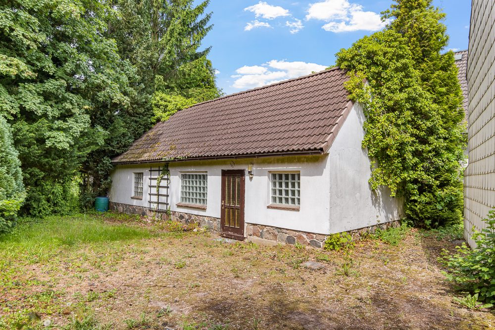 Immobilienangebot - Hamburg / Rahlstedt - Alle - ! NUR NOCH WARTELISTE ! Sanierungsobjekt: Zweifamilienhaus mit Potenzial und Nebengebäude