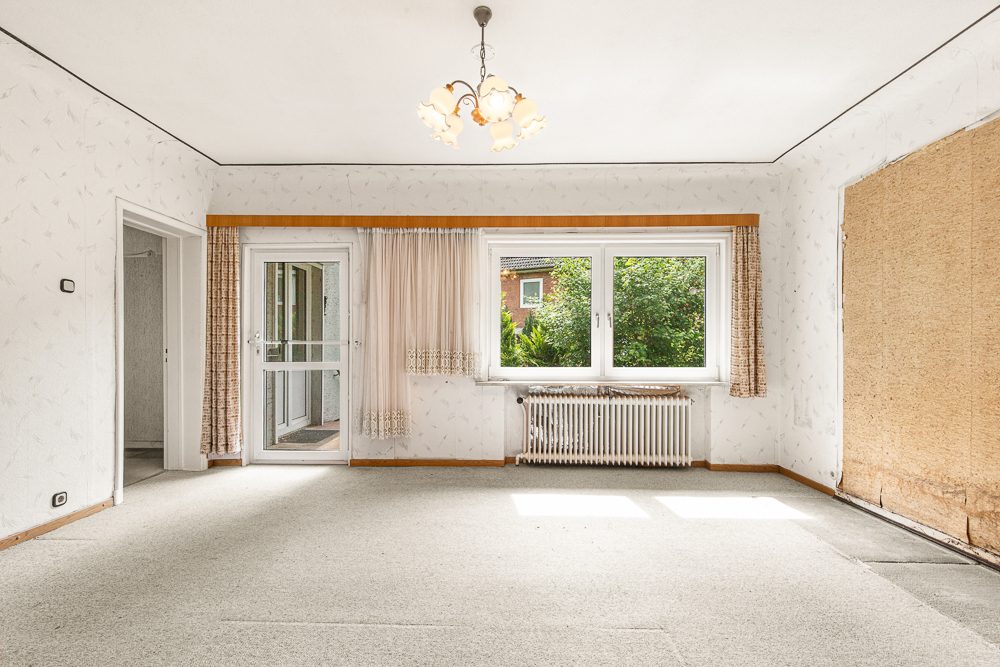 Immobilienangebot - Hamburg / Rahlstedt - Alle - ! NUR NOCH WARTELISTE ! Sanierungsobjekt: Zweifamilienhaus mit Potenzial und Nebengebäude