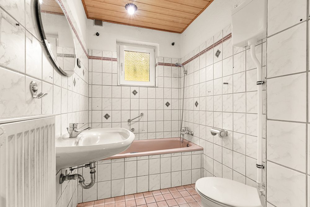 Immobilienangebot - Hamburg / Rahlstedt - Alle - ! NUR NOCH WARTELISTE ! Sanierungsobjekt: Zweifamilienhaus mit Potenzial und Nebengebäude