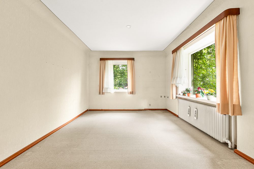 Immobilienangebot - Hamburg / Rahlstedt - Alle - ! NUR NOCH WARTELISTE ! Sanierungsobjekt: Zweifamilienhaus mit Potenzial und Nebengebäude